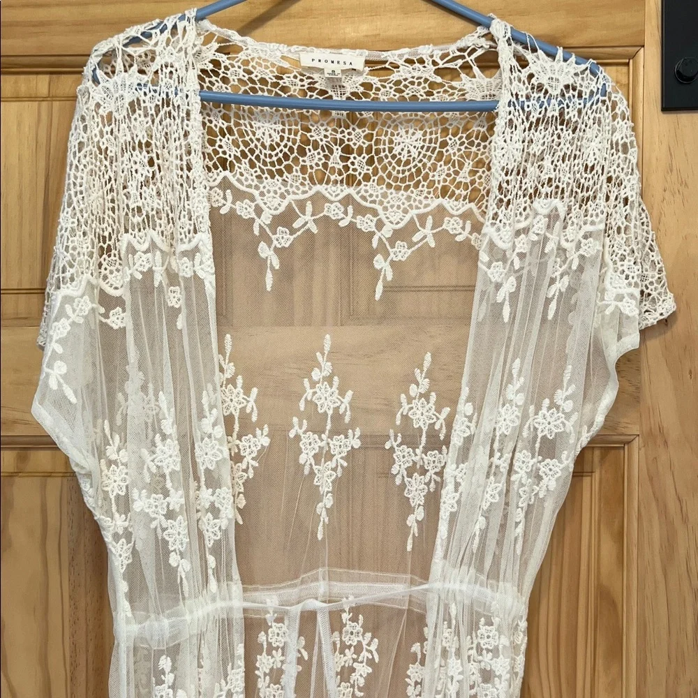 Promesa Elegant Lace Cover-Up - Picture 3 of 5